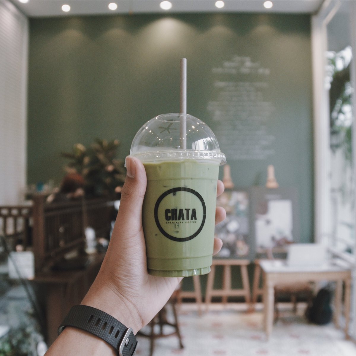 peemoniwa's tweet photo. CHATA specialty coffee • Yaowarat
ร้านนี้เคยมาแล้ว แต่มาลองโซนที่เปิดใหม่ได้สักพัก บรรยากาศดีและเงียบสงบมากๆ เค้กอร่อยยย เครื่องดื่มก็โอเค เหมาะมานั่งทำงานหลบแดด ตกเย็นก็ไปหาอะไรกินเยาวราชต่อเลย 👍🏻
#peemoniwareview #อร่อยไปแดก #รีวิวคาเฟ่ @aroii https://t.co/nGkE3DoZOM