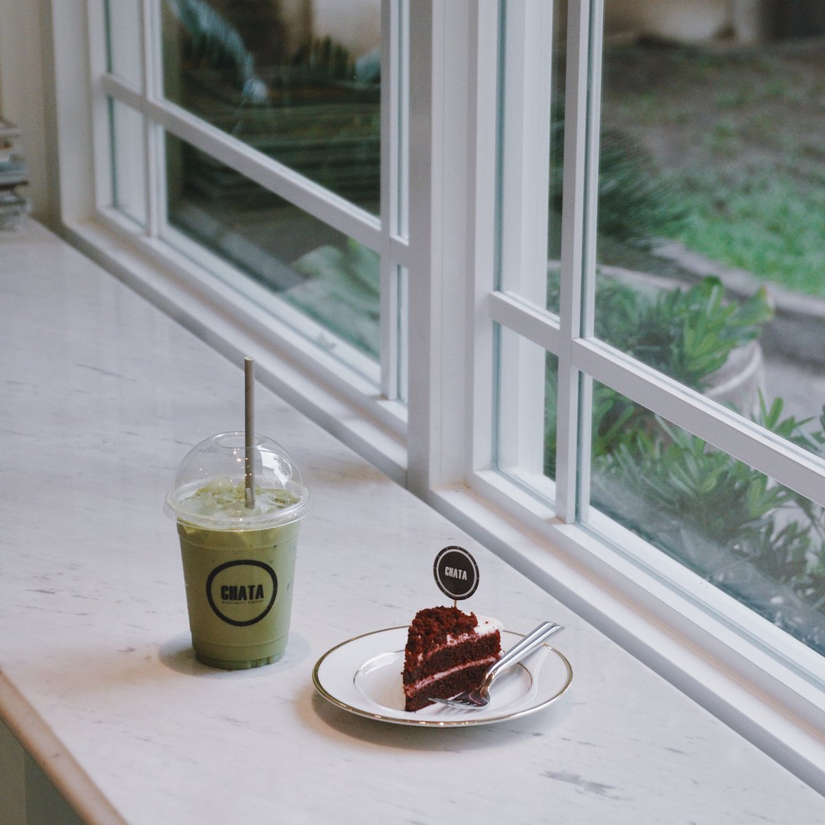 peemoniwa's tweet photo. CHATA specialty coffee • Yaowarat
ร้านนี้เคยมาแล้ว แต่มาลองโซนที่เปิดใหม่ได้สักพัก บรรยากาศดีและเงียบสงบมากๆ เค้กอร่อยยย เครื่องดื่มก็โอเค เหมาะมานั่งทำงานหลบแดด ตกเย็นก็ไปหาอะไรกินเยาวราชต่อเลย 👍🏻
#peemoniwareview #อร่อยไปแดก #รีวิวคาเฟ่ @aroii https://t.co/nGkE3DoZOM
