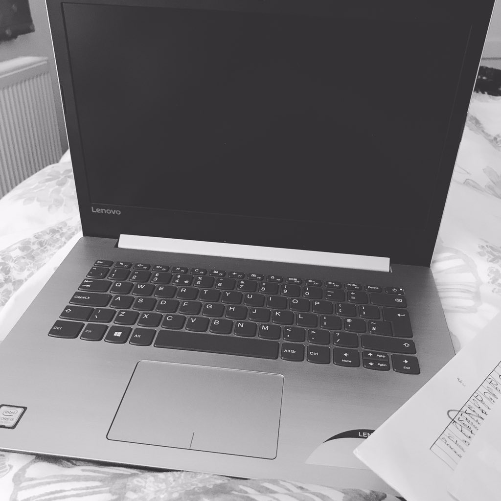 ChaChimps's tweet photo. Closest thing to a dream morning I will ever get... husband and children are at grandmas and I get to stay in bed...working! Still amazing though #workingmum #chacharchimps #sundaybedday #imissmyfamily https://t.co/XbH3a0Cjtr