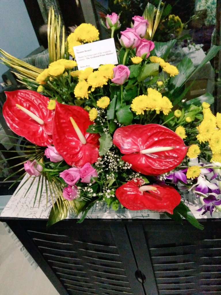 suzannebernert's tweet photo. Just when u sit with mixed feelings about the wrap of #TheAccidentalPrimeMinister .. you get flowers ☺💕
@TAPMofficial 
@Bohrabrosoffic1 🙏 https://t.co/mIvh0Xa5GV