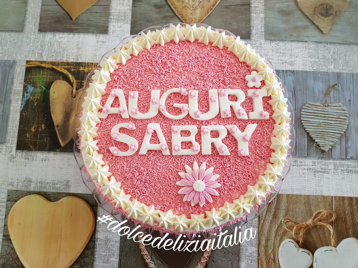 CandySweetitaly's tweet photo. Torta di compleanno 
#panna #dolcedeliziaitalia #dolcifattiincasa #torta #tortafattaincasa #rosa #codette #cakedesign #cakeitalian #cakedecorating #gocciedicioccolato #cremapasticciera #pandispagna #vaniglia #zucchero https://t.co/WOTxgaeOpJ