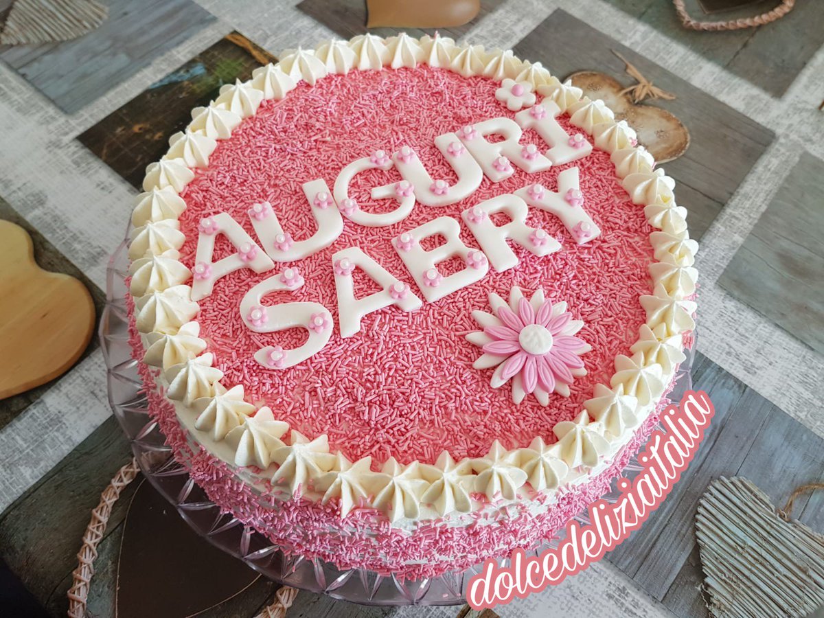 CandySweetitaly's tweet photo. Torta di compleanno 
#panna #dolcedeliziaitalia #dolcifattiincasa #torta #tortafattaincasa #rosa #codette #cakedesign #cakeitalian #cakedecorating #gocciedicioccolato #cremapasticciera #pandispagna #vaniglia #zucchero https://t.co/WOTxgaeOpJ