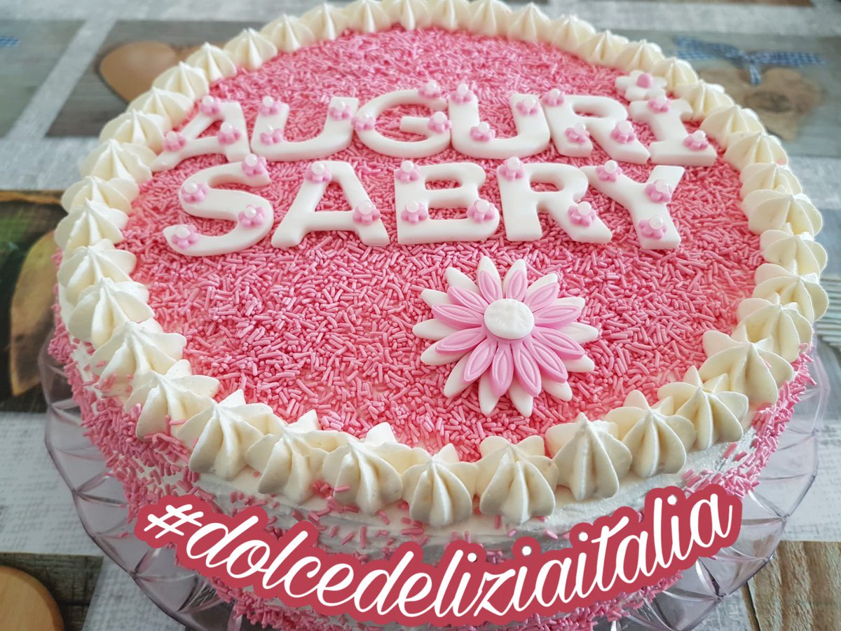 CandySweetitaly's tweet photo. Torta di compleanno 
#panna #dolcedeliziaitalia #dolcifattiincasa #torta #tortafattaincasa #rosa #codette #cakedesign #cakeitalian #cakedecorating #gocciedicioccolato #cremapasticciera #pandispagna #vaniglia #zucchero https://t.co/WOTxgaeOpJ