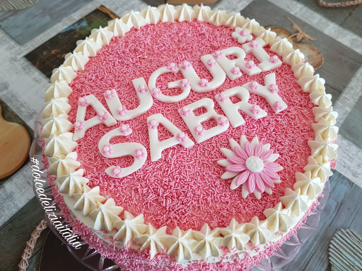 CandySweetitaly's tweet photo. Torta di compleanno 
#panna #dolcedeliziaitalia #dolcifattiincasa #torta #tortafattaincasa #rosa #codette #cakedesign #cakeitalian #cakedecorating #gocciedicioccolato #cremapasticciera #pandispagna #vaniglia #zucchero https://t.co/WOTxgaeOpJ