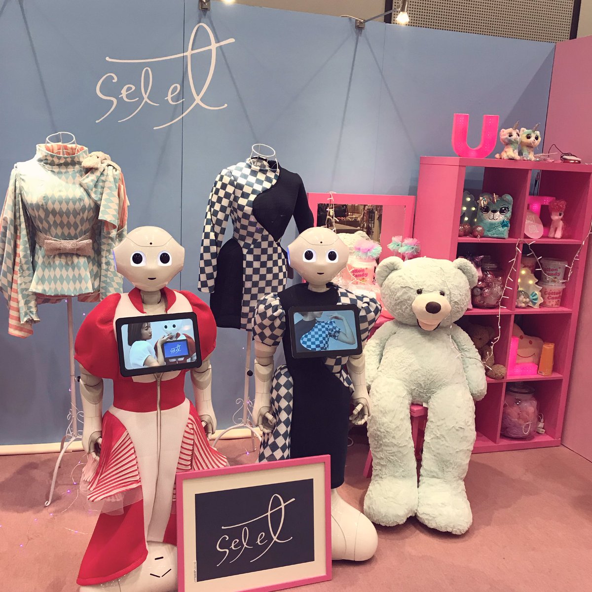sel_et_official's tweet photo. ．
PLUG IN 2019SS
無事終了しました✨たくさんの方にご来場いただきロボット達もご満悦のご様子🤖✨
．
#fashion #robot #apparel #design #instagood #love #ootd #tokyo #shibuya #selet #ファッション #ロボット #アパレル #展示会 #ヒカリエ #pepper #ペッパー https://t.co/pub43UqBDr