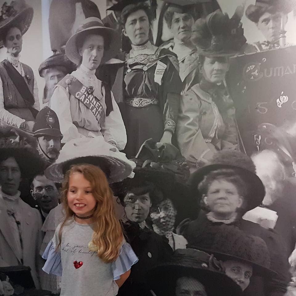 kmackfitzgerald's tweet photo. I've submitted pictures to @PeoplesPicture of my grand aunt, suffragette Laura Geraldine Lennox, my gran, mom and three daughters. A legacy of incredible stong women. #FaceOfSuffrage #bannercaptain #womenssunday #hydepark https://t.co/yccKPE75DE