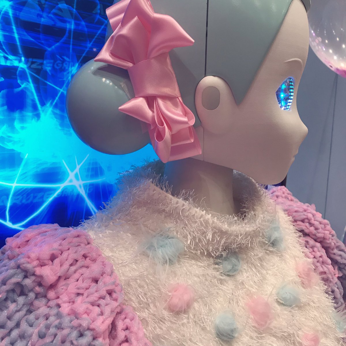sel_et_official's tweet photo. ．
ARISA by ARUZE GAMING TECHNOLOGIES

ロボットモデルのARISAがYUMEKAWAIIデザインを着こなしてくれました🎀💙
．
#fashion #robot #apparel #design #instagood #love #ootd #tokyo #shibuya #selet #ファッション #ロボット #アパレル #展示会 #ヒカリエ #pink #blue #yumekawaii #aruze https://t.co/LNOFM3NcPi