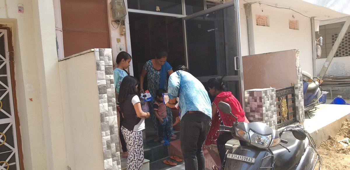 Ramjilaldudunic's tweet photo. दुनिया देख रही है दम
#सांगानेर जीत रहे है हम
Day - 3 डोर to डोर कैम्पेन की #सांगानेर_विधानसभा में 
सेक्टर 13 कावेरी पथ मानसरोवर
#ghanshyam_tiwari
#bharat_vahini
#sanganer
#TeamGT https://t.co/0nwK35LeS5