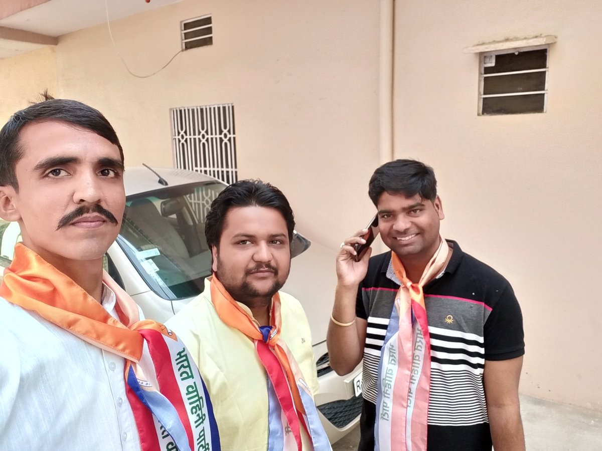 Ramjilaldudunic's tweet photo. दुनिया देख रही है दम
#सांगानेर जीत रहे है हम
Day - 3 डोर to डोर कैम्पेन की #सांगानेर_विधानसभा में 
सेक्टर 13 कावेरी पथ मानसरोवर
#ghanshyam_tiwari
#bharat_vahini
#sanganer
#TeamGT https://t.co/0nwK35LeS5
