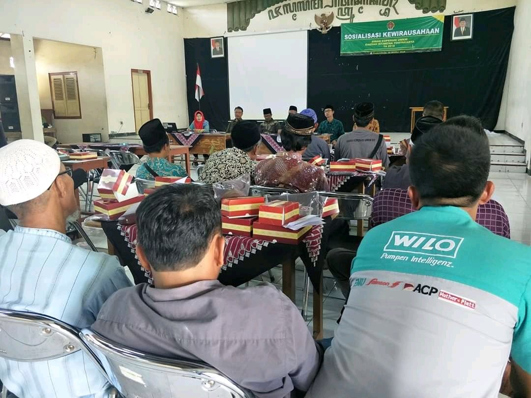 JogjaPkb's tweet photo. Sosialisasi Kewirausahaan Bertempat di Balai Desa Pendowoharjo, Sewon, Bantul.
Kerjasama DPRD Bantul H. Subhan Nawwawi, DPRD DIY Aslam Ridlo dengan Dinas Koperasi UMKM DIY. https://t.co/2T9hXw00Cd