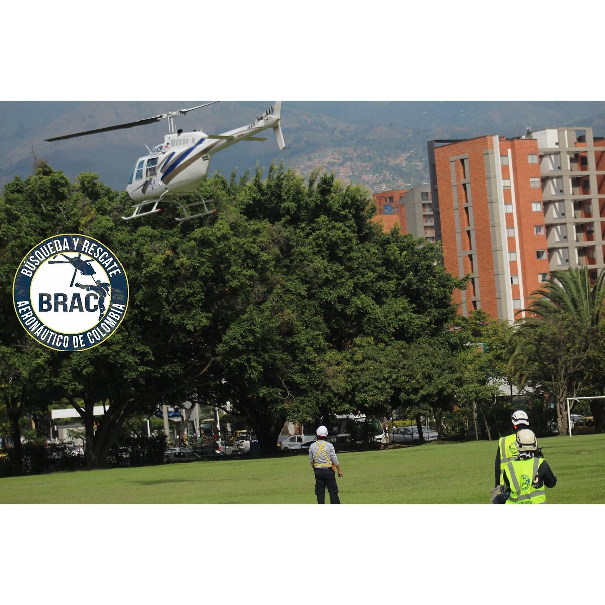 casara73's tweet photo. @OlayaHerreraEOH @VivaAirColombia @DAGRDMedellin @DapardAntioquia 
#simulacro2018 todo un éxito en la @upbcolombia 
Comprometidos 100% con este tipo de ejercicios que nos aportan demasiado https://t.co/arFn452sjf