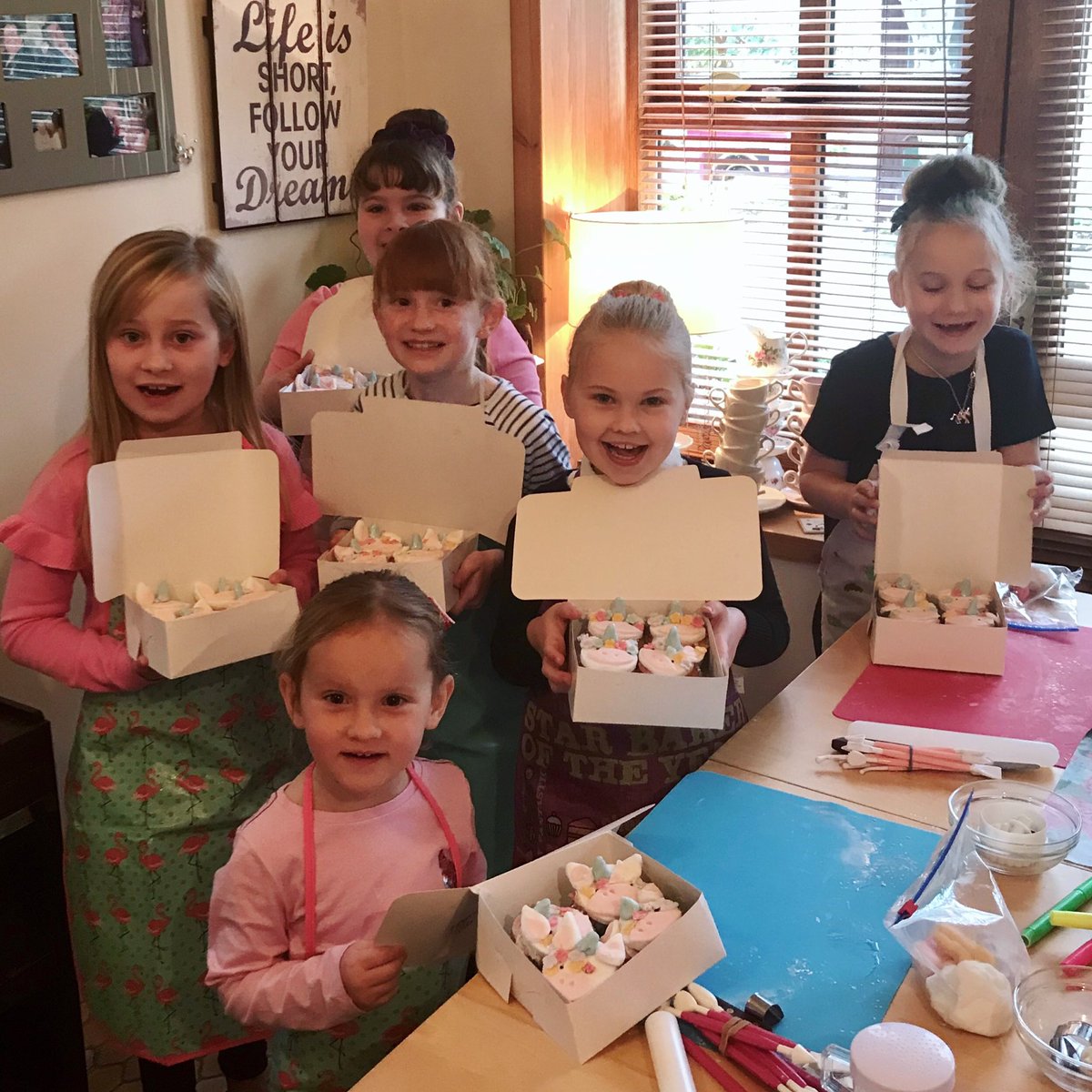 CupsTearoom's tweet photo. Happy happy!  Well done girls super cupcakes 😍#happy #happyday #cupcake #cupcakeclass #cupcakedecorating #cakedecorating #sugarcraftclass #Caithness #Scotland #kidsjustwannahavefun https://t.co/Fah40ZQQJK