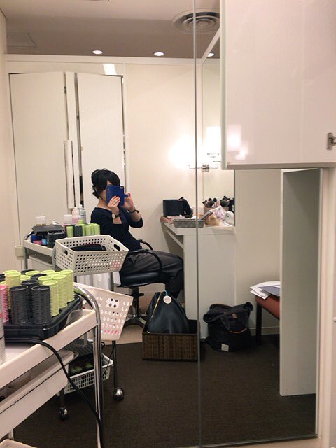 spring_chiiiii's tweet photo. 挙式まであと1週間になりました。
まだバタバタしてますが、メイクリハとドレス最終フィッティングへ。。。
6ヶ月でお腹が大きくなって来ましたがドレスは7号でどうにか(´-ω-`)
かなりのスピード挙式ですが楽しみたいです(˘ω˘) https://t.co/afaZFvIiGS