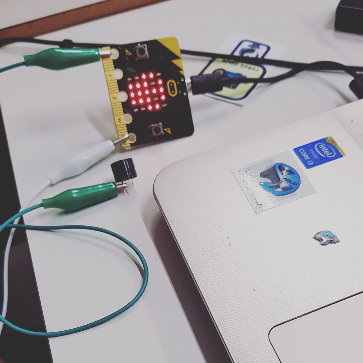 Faccioli74's tweet photo. Come abbiamo vissuto il #linuxday2018? Con più di 30 iscritti ai nostri laboratori!
#coderdojo #microbit #coding #mozzecane #verona https://t.co/rUmSMLNTK2