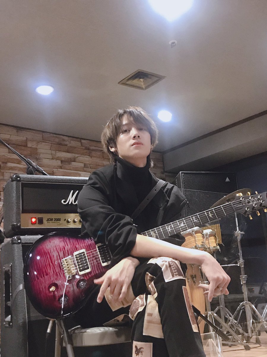 official__IZ's tweet photo. [#현준] 일본 공연 위해서 열심히 연습하고있으니 기대해주세용!

#현준 #HYUNJUN #아이즈 #IZ https://t.co/Pf9d4C8p8n