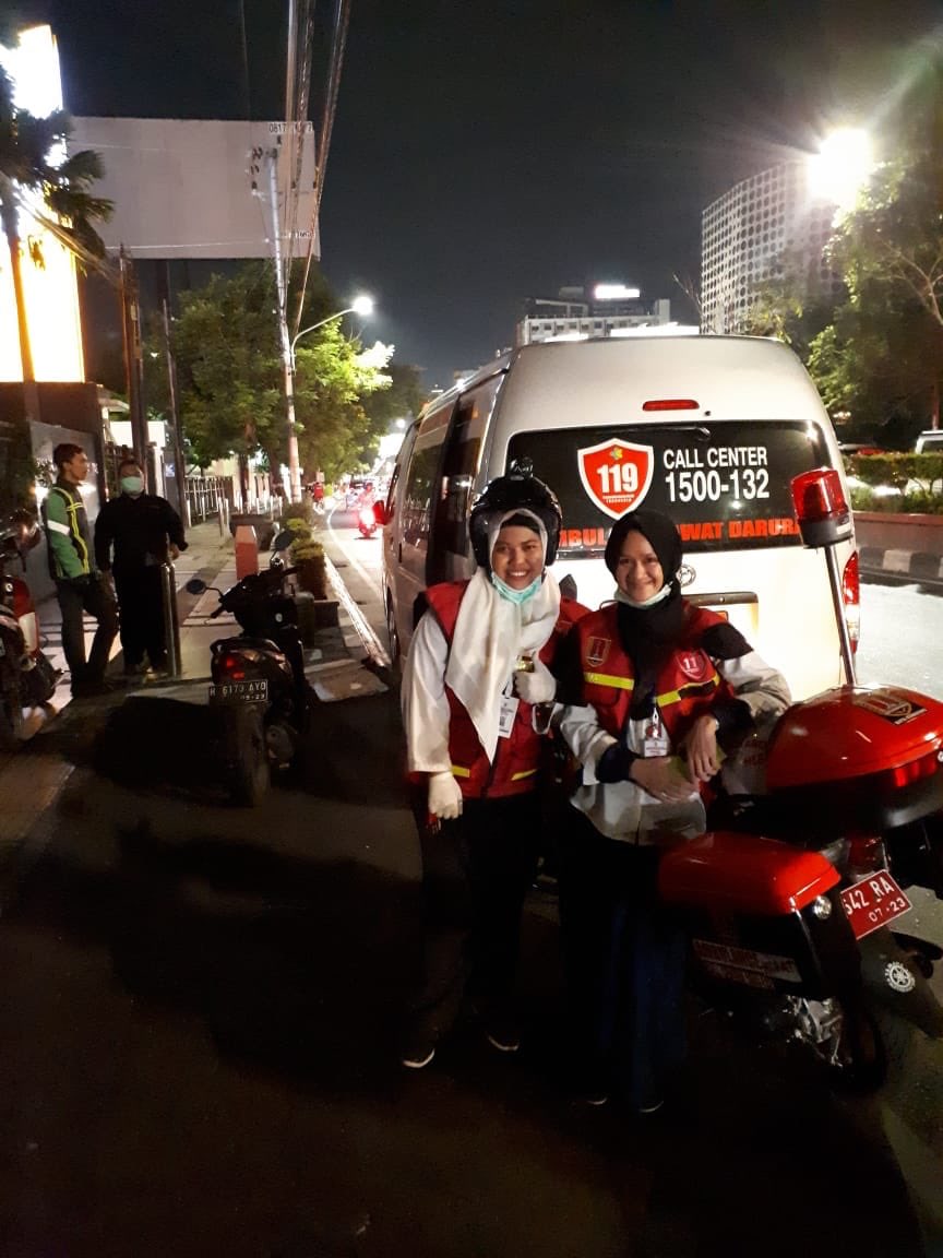 Tadi malam , sabtu tgl 27 oktober 2018
Patroli Ambulance hebat motor disekitaran kota semarang dan penanganan pasien di #kampungpelangi dilanjutkan penanganan KLL didepan KFC pandanaran.
Malam minggu aman dengan ambulance hebat kota semarang 👍🏻👍🏻🚨🚨
#ambulancehebatkotasemarang