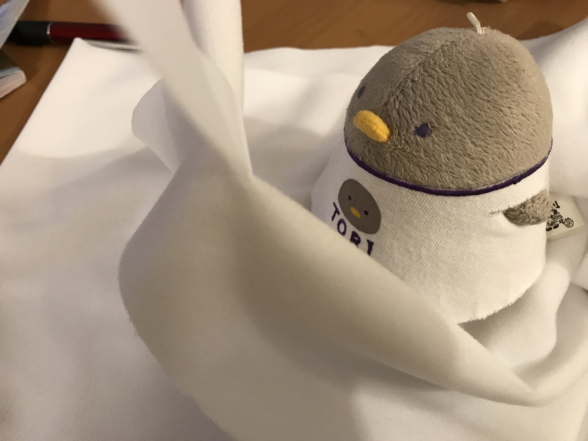 まめ 8 三 8 そういえば最近 トイニットという布を入手しました なんとマジックテープの硬い方にくっつきます 薄手のメカニカルファスナーにもがっちり着きます マジックテープの厚みや メカニカルファスナーの破れやすさにお困りの方に