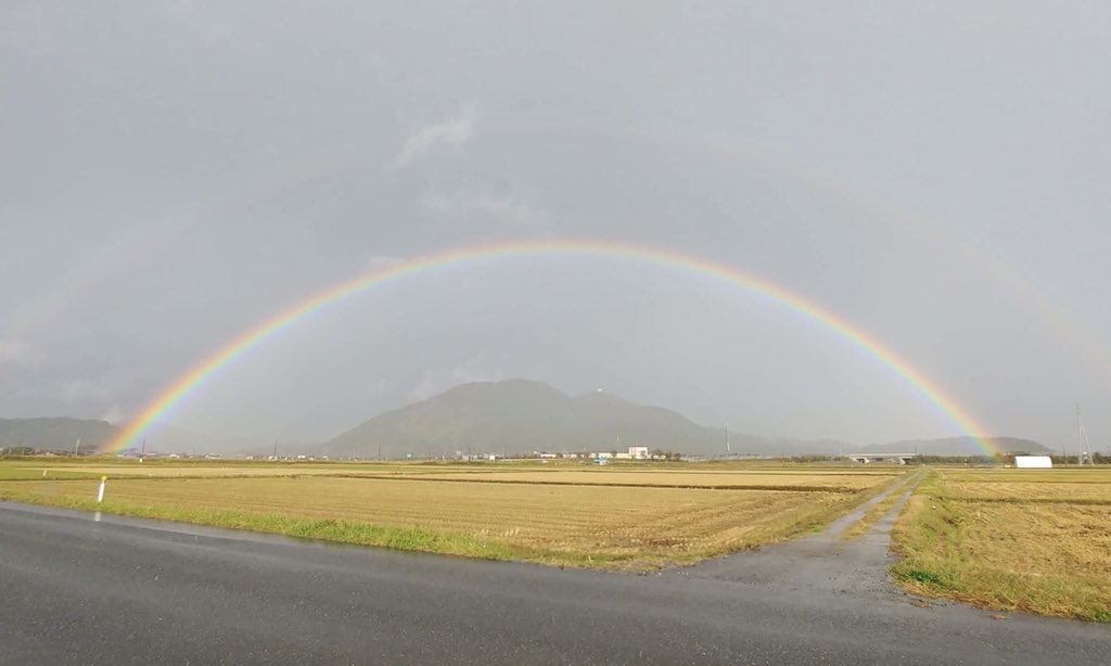 hachirm2013's tweet photo. 土砂降りの雨のあと、虹が出た。

#借りた画像をあげてみる
#rainbow #虹
#八郎潟 #八郎潟町 #秋田
#hachirogata #akita #japan
#ファインダー越しの私の世界
#写真好きな人と繋がりたい
#東北が美しい #東北でよかった
#キリトリセカイ
#iphone #photo https://t.co/FUtAKEEMre