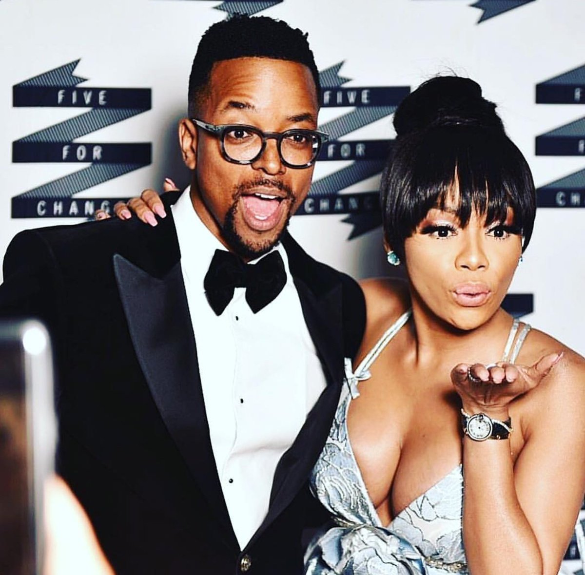 QueenBs_World's tweet photo. The first ever recipient of the #5ForChangeMaker Award @bonang_m with the host of the evening @MapsMaponyane 😍🔥💃🏽

@5ForChange 

What a night 🌟

👑🐝 https://t.co/E8QpcOW2Iv