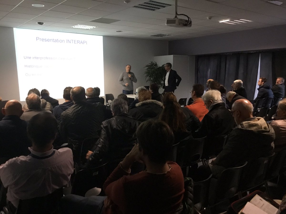 SNApiculture's tweet image. L’ #interprofession #apicole #InterApi est en ce moment même présentée salle Victor Hugo #congresApiRouen #apiculture @UNAFapiculture @SPMF_Apiculture @FFAP_Apipro @ConfPaysanne @SNApiculture