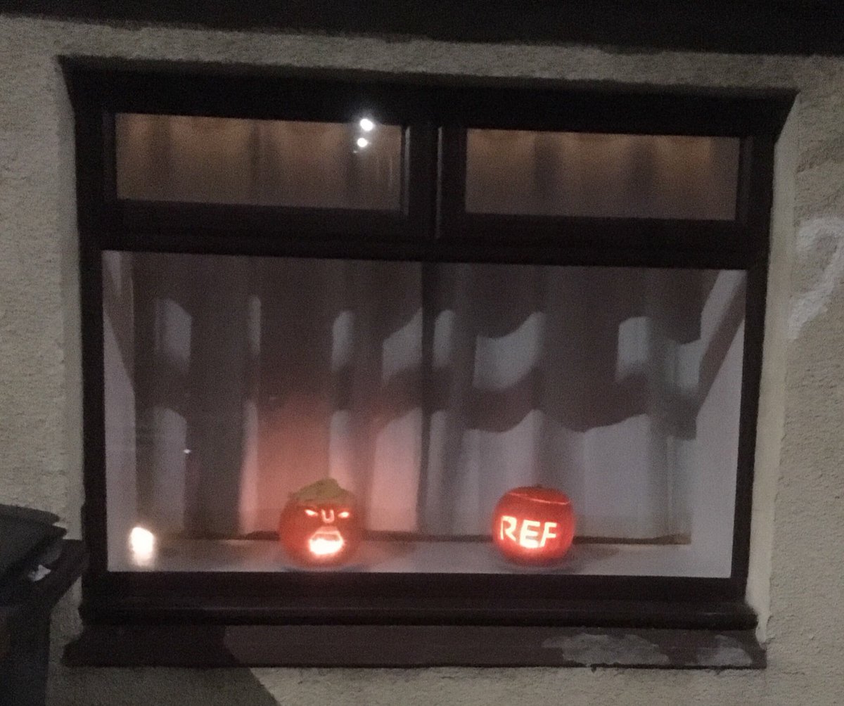 ScienceArtReach's tweet photo. Truly inspired pumpkin carving! Artist credit: @h_cammack & @CatharineCross #academiclife #pumpkinsoftwitter @EngagementDom @drkirstyross @SULSAtweets @allijjackson @sheencr @imrankhan https://t.co/DXxPadKMVf