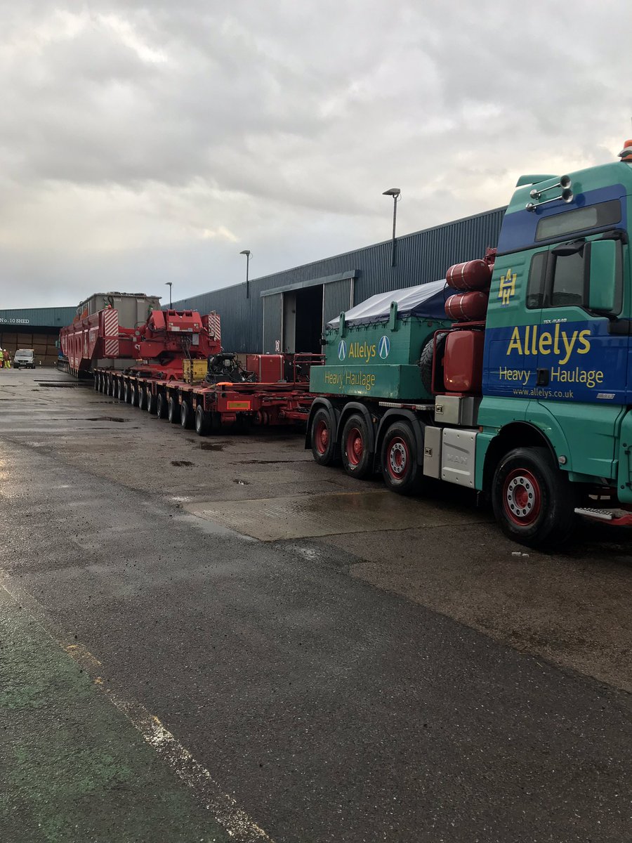NSRAPT's tweet photo. #AbnormalLoad is now moving from the #PortOfIpswich on #WhersteadRoad #Ipswich 80m long and 486,920kg heavy #AbLoadPippa  It will travel #A137 and then #A14 to begin with. Numerous road closures are in place #SuffolkRoads https://t.co/at5fWQQdDf