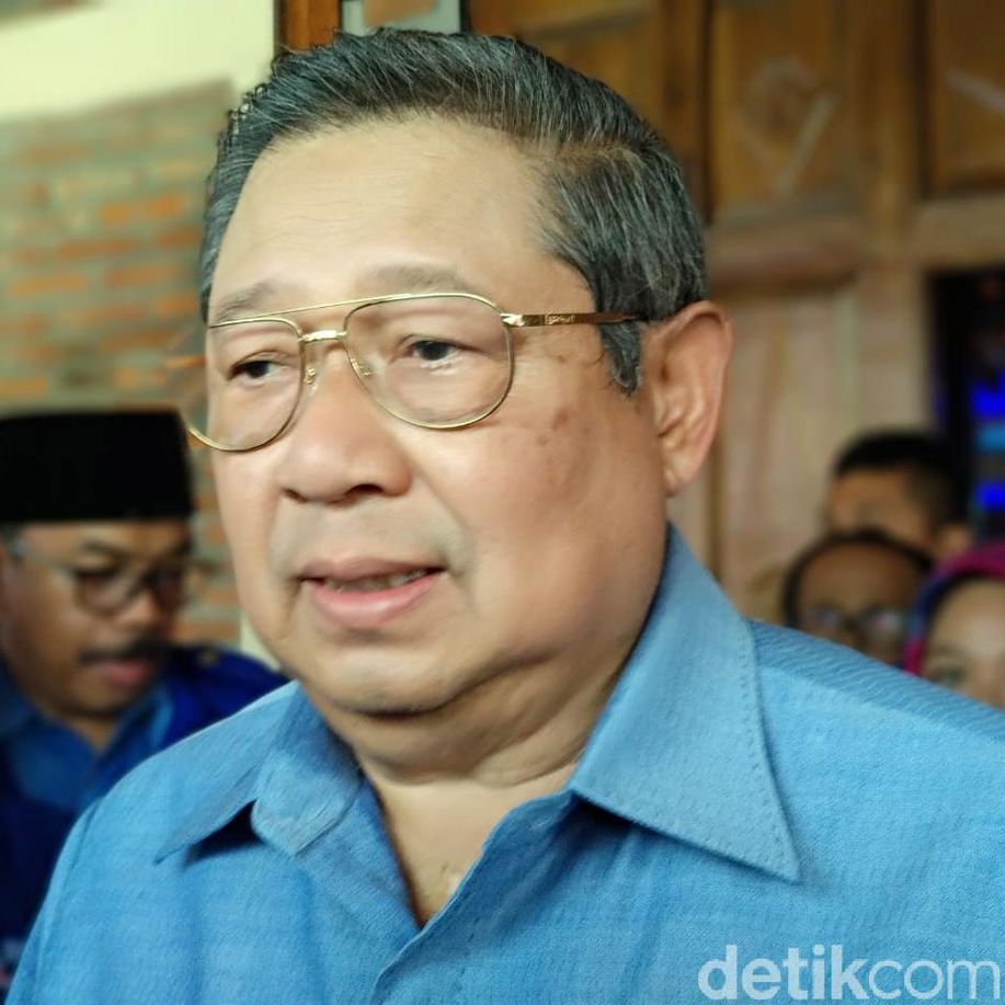 detikcom's tweet photo. SBY Minta Jokowi Jelaskan Alasan Penghapusan Tarif Suramadu https://t.co/a3pCKC5zJr https://t.co/FMJECnbWk2