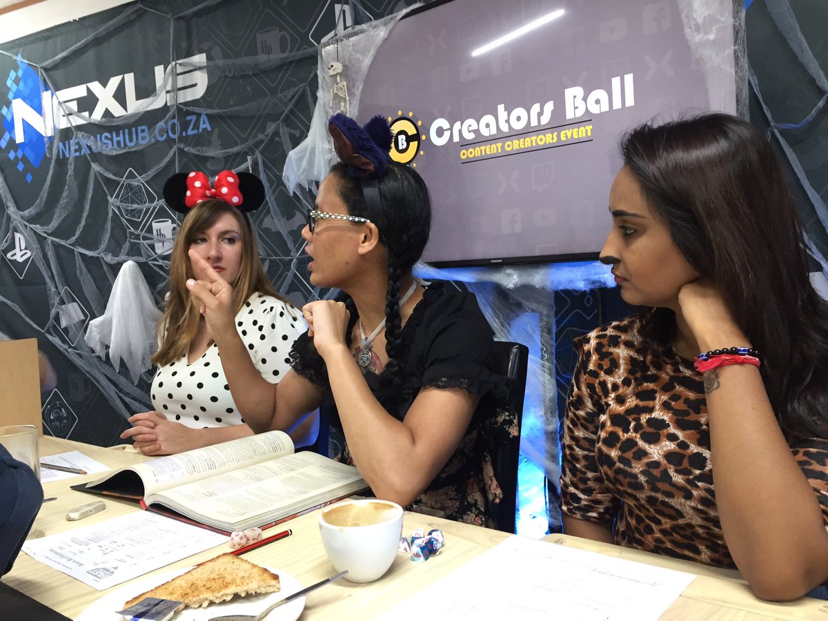 TheatreWalker's tweet photo. @DumDumDie had a great time with @Nexus_AWX this weekend for the #creatorsball #dnd #actualplay #charity https://t.co/2DjnkQPeTa
