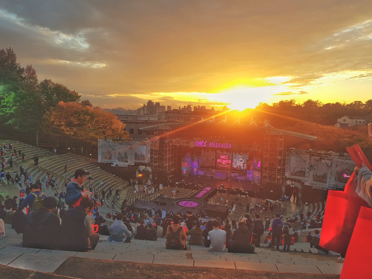 트와이스 팬미팅 현장 해질녘 분위기 | 인스티즈