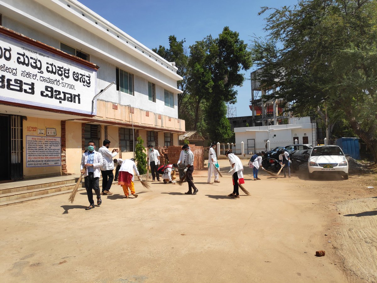 bhavanaht08's tweet photo. #OurStipendOurRight fight for stipend✊Day7: cleaning campaign.wish we would have cleaned DME's mindset.
@JjmmcFor @DKShivakumar @theskindoctor13 @hd_kumaraswamy @publictvnews @timesofindia @ndtv @RajuBhavna https://t.co/XFOAbXi0ua