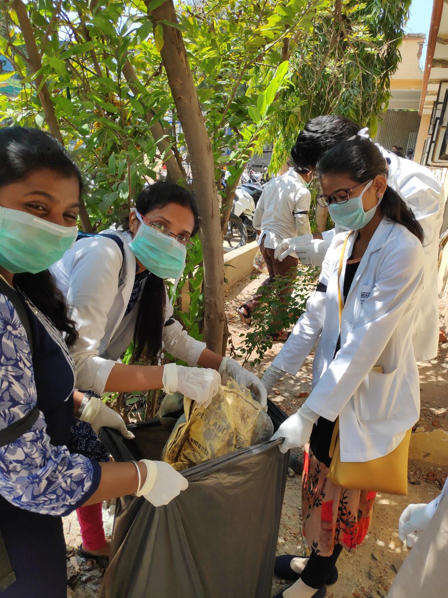 bhavanaht08's tweet photo. #OurStipendOurRight fight for stipend✊Day7: cleaning campaign.wish we would have cleaned DME's mindset.
@JjmmcFor @DKShivakumar @theskindoctor13 @hd_kumaraswamy @publictvnews @timesofindia @ndtv @RajuBhavna https://t.co/XFOAbXi0ua
