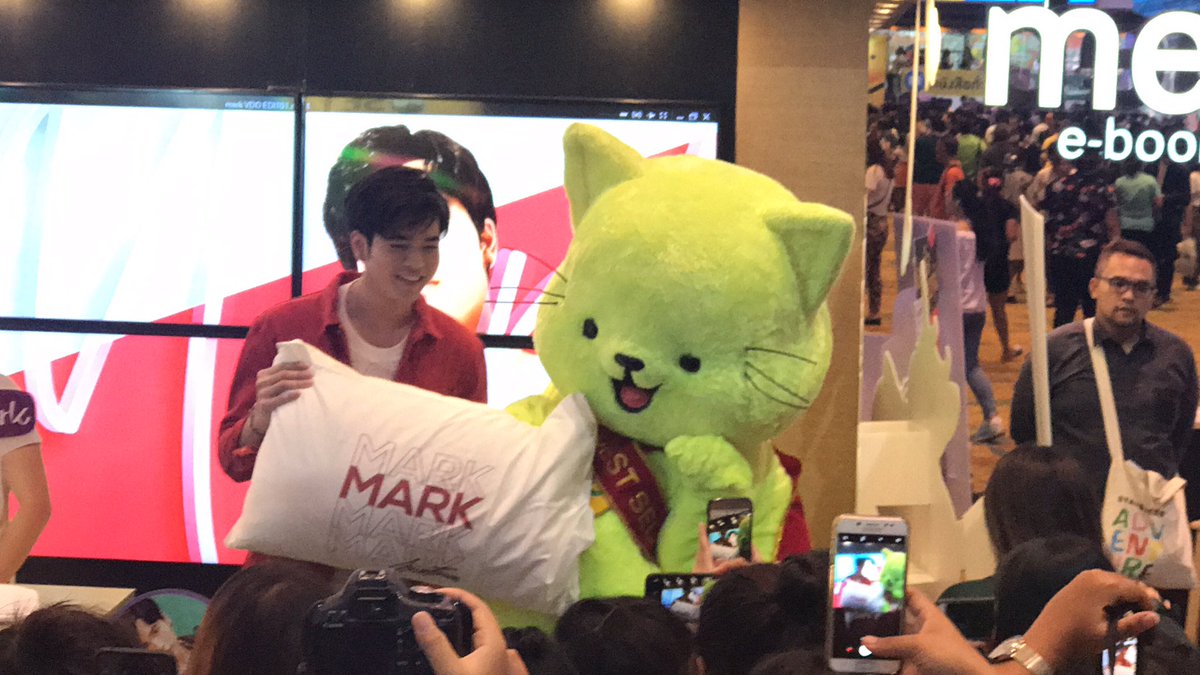 pixipe_official's tweet photo. ขอบคุณทุกๆท่านนะค้า สินค้า official ของน้องใกล้จะหมดแล้วนะคะ จำนวนจำกัดสุดๆเลยค่า #pixipe
#pixipeXconversation
#มาร์คมีน
#marnikaz
#มาร์คเป็นลูกชิ้น
#TUSexyBoy
#conversationthailand https://t.co/h9sd24OdYj