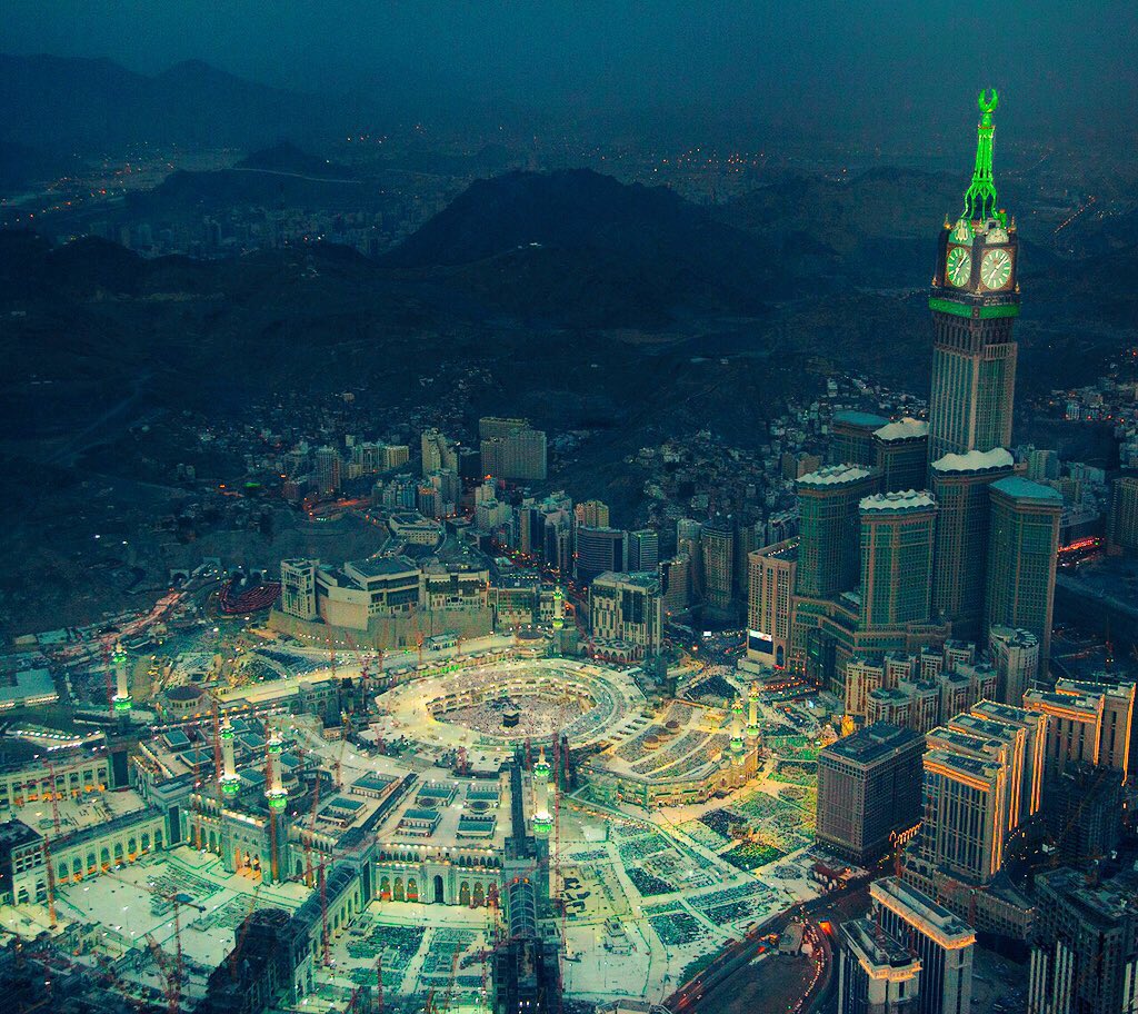 امتداد تحريم مكة المكرمة :
لحرمة مكة المكرمة تأثير على أمور عدة من ذلك :
•المشعر الحرام : المقصود به المزدلفة، وصف بالحرام لأنه داخل الحرم بخلاف عرفات إذ تسمى بالمشعر الحلال لأنها خارج أرض الحرم .

#مكة_كلها_حرم 
#مشروع_تعظيم_البلد_الحرام