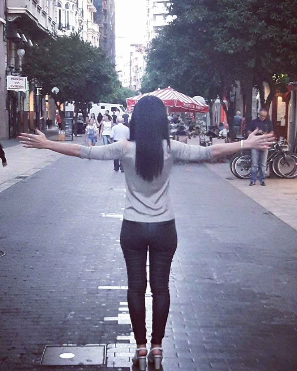 anamar_vila's tweet image. Querido pasado: deja de tocarme los hombros...No voy a mirar atrás...#FelizDomingo #CuandoConectoCon #FraseDelDía #nosoyrubiaperotengopelazo #Clasico