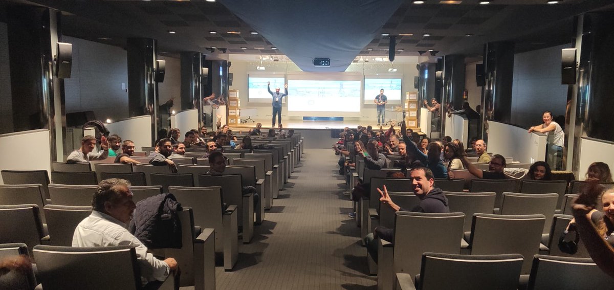 andreuibanez's tweet photo. Chao Burgos, ha sido un gran #DevFest18 #DevFestBur https://t.co/dfxugBQkOW