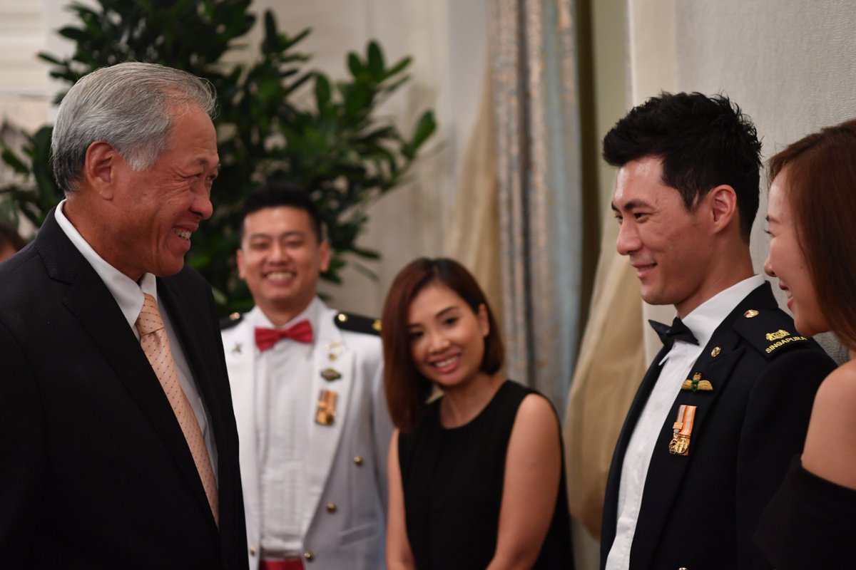 DefenceMinSG's tweet photo. Congrats to the graduates from this yearβs Goh Keng Swee Command and Staff College Course who held their award dinner last night at the Istana. 227 graduates in all, including 16 military officers from other countries. π #GKSCSC https://t.co/DXO18HtrFp