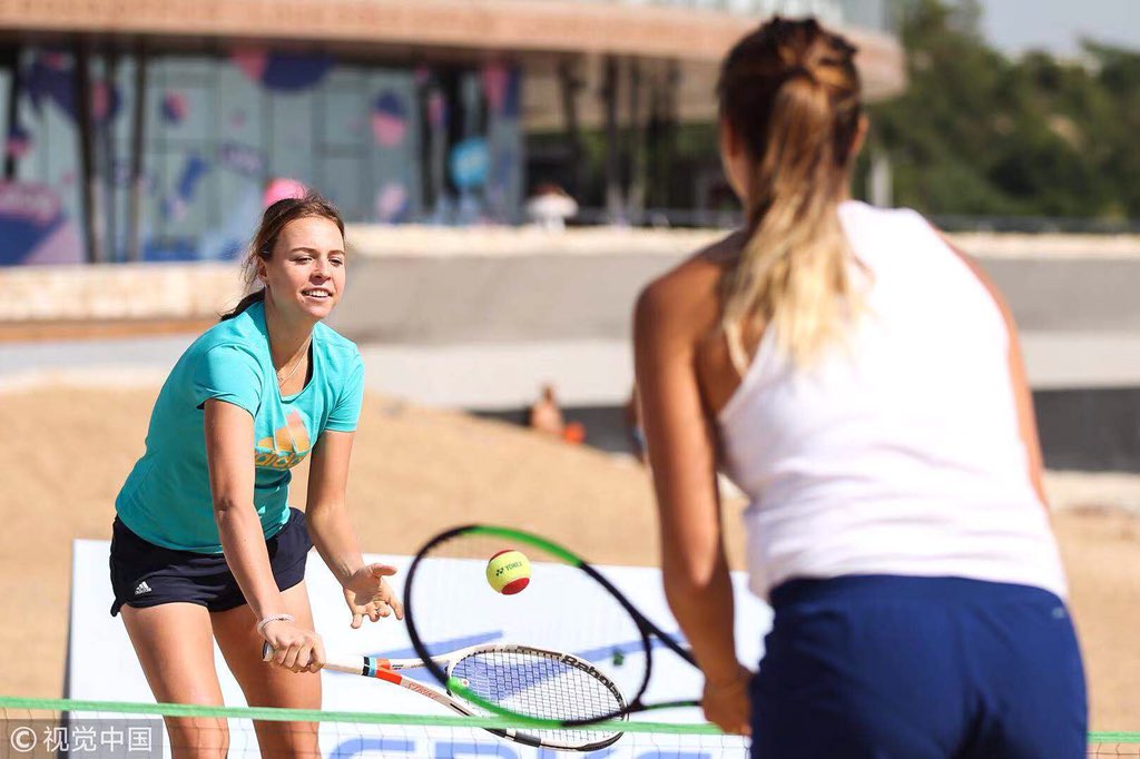 ANETT KONTAVEIT - Página 7 DqlTuSoV4AA2mrp