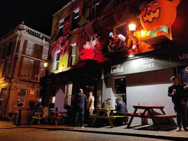 BrickworkLounge's tweet photo. Night time, spooky time @BrickworkLounge #scaryDerry #Halloween2018 #awakeningthewalls #spookyfun #Spooktacular #VisitDerry #Derry #bar #Local #greatbeers #greatdrinks #greatfun #fancydress #skelefun #pumpkinintothelounge https://t.co/calx14IGII