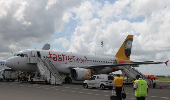 Abiria wa Fastjet waliokwama Mwanza watangaziwa muda wa safari bit.ly/2Sqe3iE