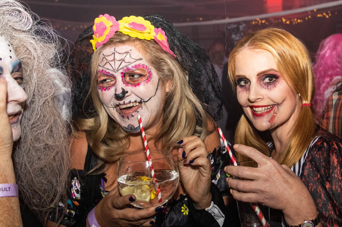 CottonCFest's tweet photo. Fantastic night at @DonkeystoneBrew for our Halloween party! Thanks for heading down and making so much effort with your outfits 👻

📸 : @MaxJPix https://t.co/lzTAksapCC