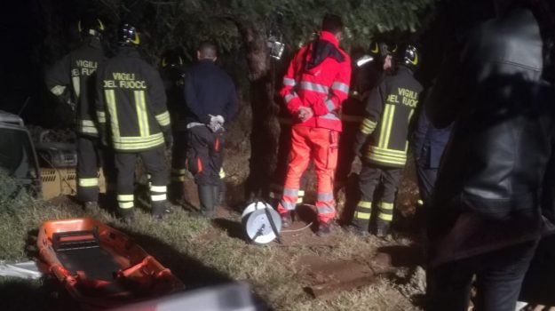 FurlanAnnamaria's tweet photo. Terribile la tragedia di #Crotone. Profonda vicinanza e cordoglio della @CislNazionale alle famiglie che hanno perso i loro cari. Basta parlare di fatalità. Dobbiamo fermare questa carneficina. La sicurezza sul lavoro deve diventare la priorità di imprese, sindacati, istituzioni https://t.co/bZ7p64H9VX
