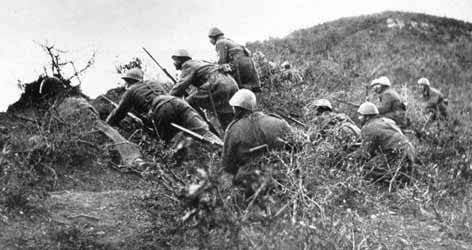J Wh 1940年 10月28日 ギリシャ イタリア戦争 イタリア軍 7個師団10万名 がギリシャ に侵攻を開始 しかし 山岳地帯において大苦戦を強いられ 1週間程でイタリア軍はギリシャ軍に撃退された