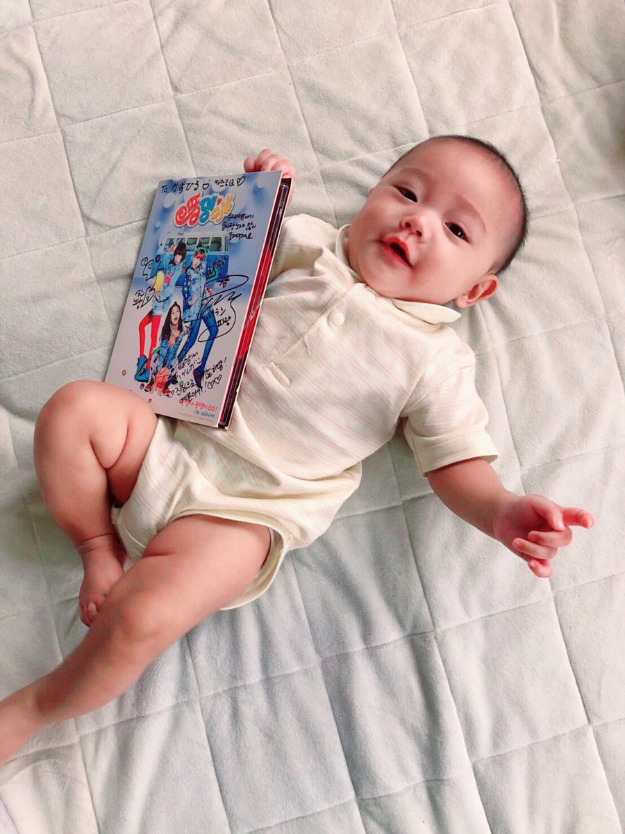 RLhSzSjC8aAjIck's tweet photo. 하나 입니당👶 はな です。
プンデンイを応援しています！
@iam_h_a_n_a @pung_yellow @pung_gahee @redredhae @PDE_pungdenge @pungdengejp 
#プンデンイ #풍뎅이 #슈퍼마켓 #supermarket #iam_h_a_n_a 
次のライブは11月30日(金)・12月1日(土) https://t.co/tK9uxrRihN