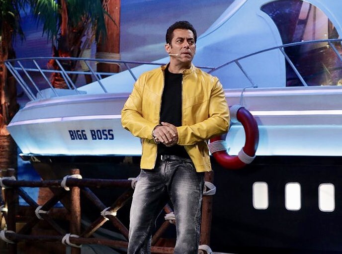 BSKFanClub's tweet photo. #SalmanKhan on #BiggBoss12 in yesterday’s episode! 😎 https://t.co/UA6cSPpBZz