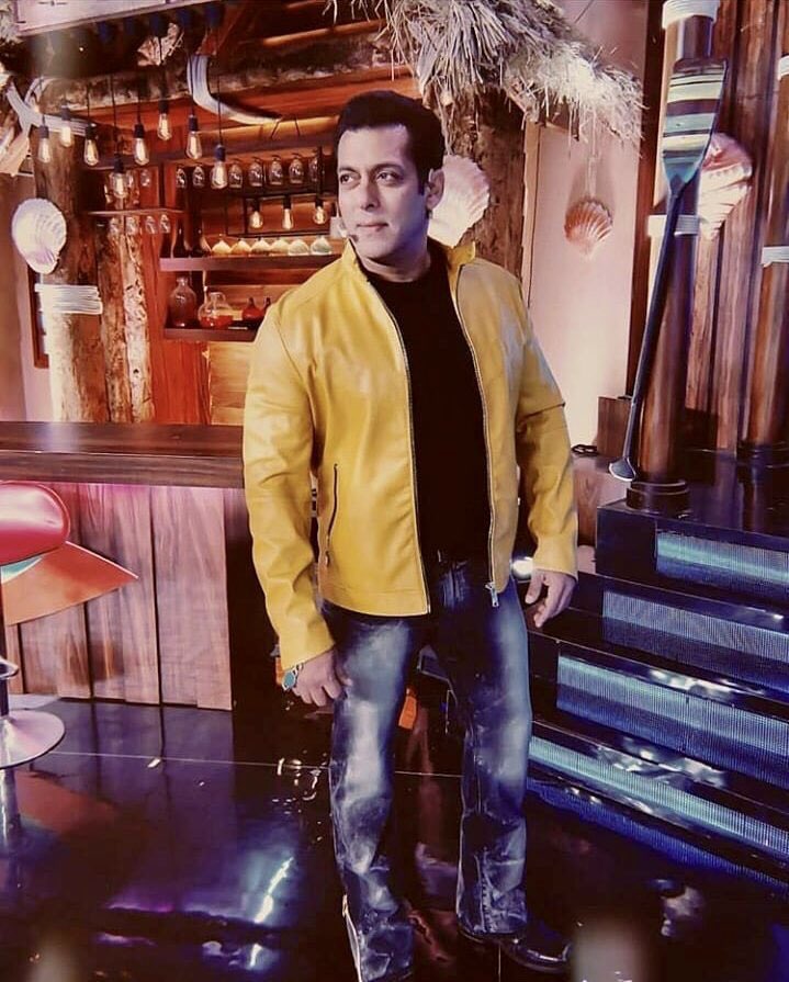 BSKFanClub's tweet photo. #SalmanKhan on #BiggBoss12 in yesterday’s episode! 😎 https://t.co/UA6cSPpBZz