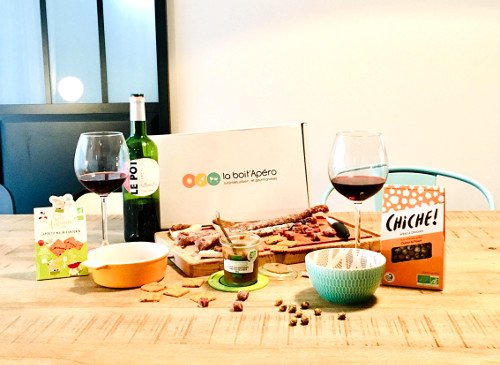 laboitapero's tweet image. tchin! miam! offrez l'#apero avec la #boxapero #vin et #gourmandises #N1 Rende vous sur laboitapero.com 😋 #startup #box #cadeau #boxcadeau #vin #aperovin #producteurs #artisans #vignerons