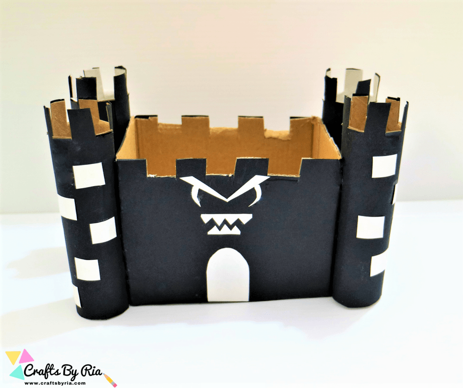 CraftsByRia's tweet photo. Haunted house Halloween craft for kids! #Halloween #craft 
https://t.co/keASCXcN2D https://t.co/nenxFxTXBr