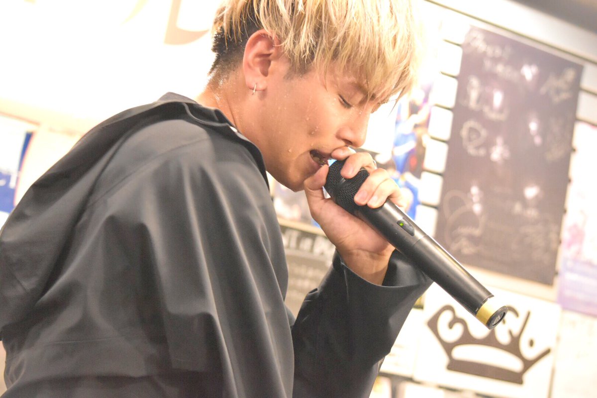 photo_by_cak's tweet photo. 📌181027
インストアイベント
@タワーレコード川崎店
#LIBREFUNTOS #ファントス ( @fudo_sen_fnts ) https://t.co/xOZIEZ9Lx2