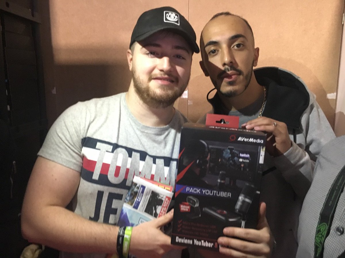 AVerMedia_FR's tweet image. #CONCOURS Gagne Ton YouTuber Pack AVerMedia !

- Suivre @AVerMedia_FR, @Tonioo25 &amp;amp; @GameMixTreize 
- #RT ce tweet 

4 autres moyens de participer 👌

▶️gleam.io/dcfiz/avermedi…