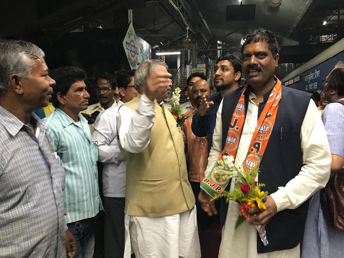 MenonArvindBJP's tweet photo. आज पश्चिम बंगाल के दुर्गापुर में गणतंत्र बचाओ रथयात्रा की समीक्षा बैठक में भाग लिया। @shivprakashbjp https://t.co/6jsswCH7Il